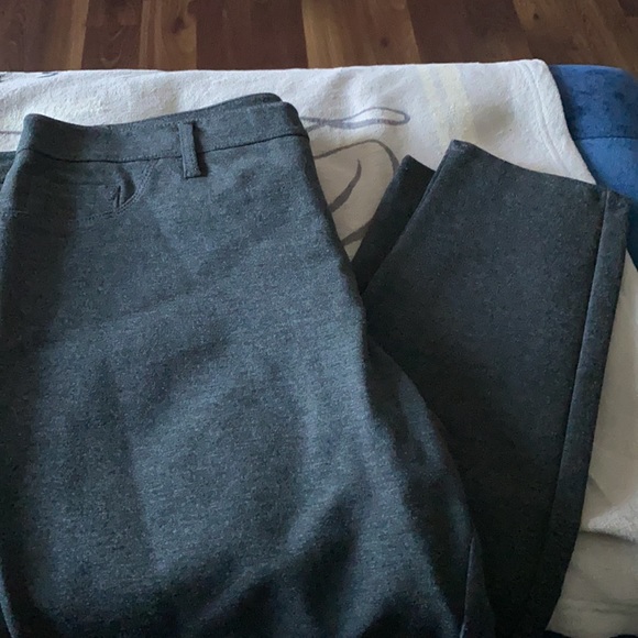 New grey women pants - Picture 2 of 6